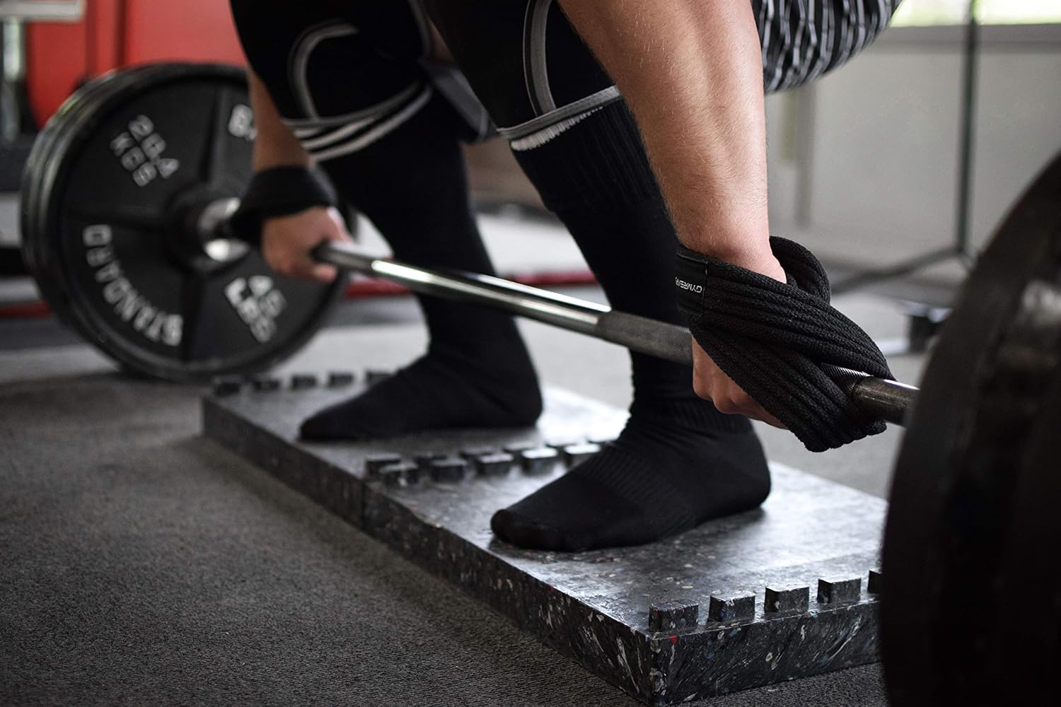Boost Your Lifts with Figure 8 Lifting Straps! Perfect for Deadlifts, Powerlifting, and Cross Training! 💪🏋️‍♂️ #Weightlifting #StrengthTraining